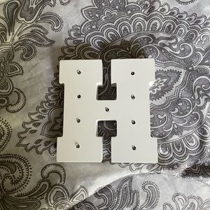 WHITE BLOCK LETTER H